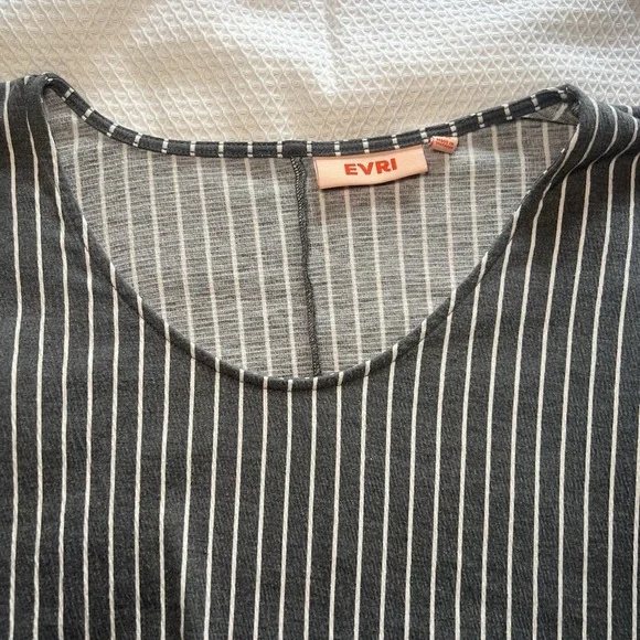 Evri Women's Plus Size Striped Tie-Front Short Sleeve Top Size 2X Flowy Oversize - Picture 3 of 8